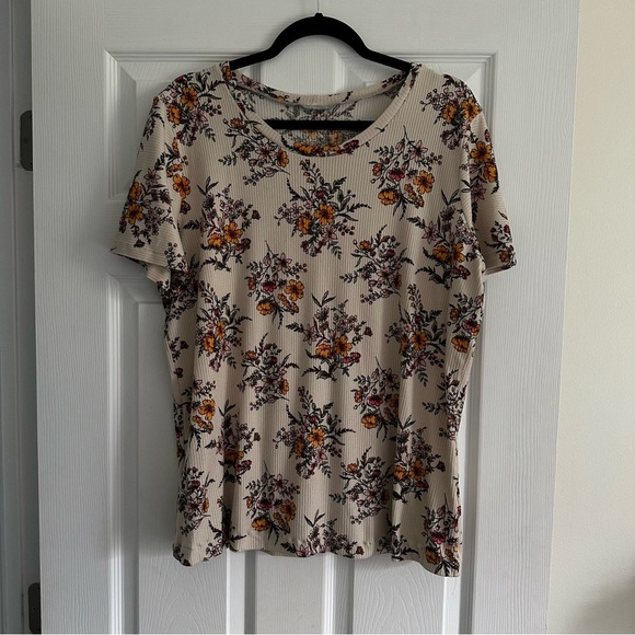 Size XL Floral Short Sleeve Top - Picture 1 of 3